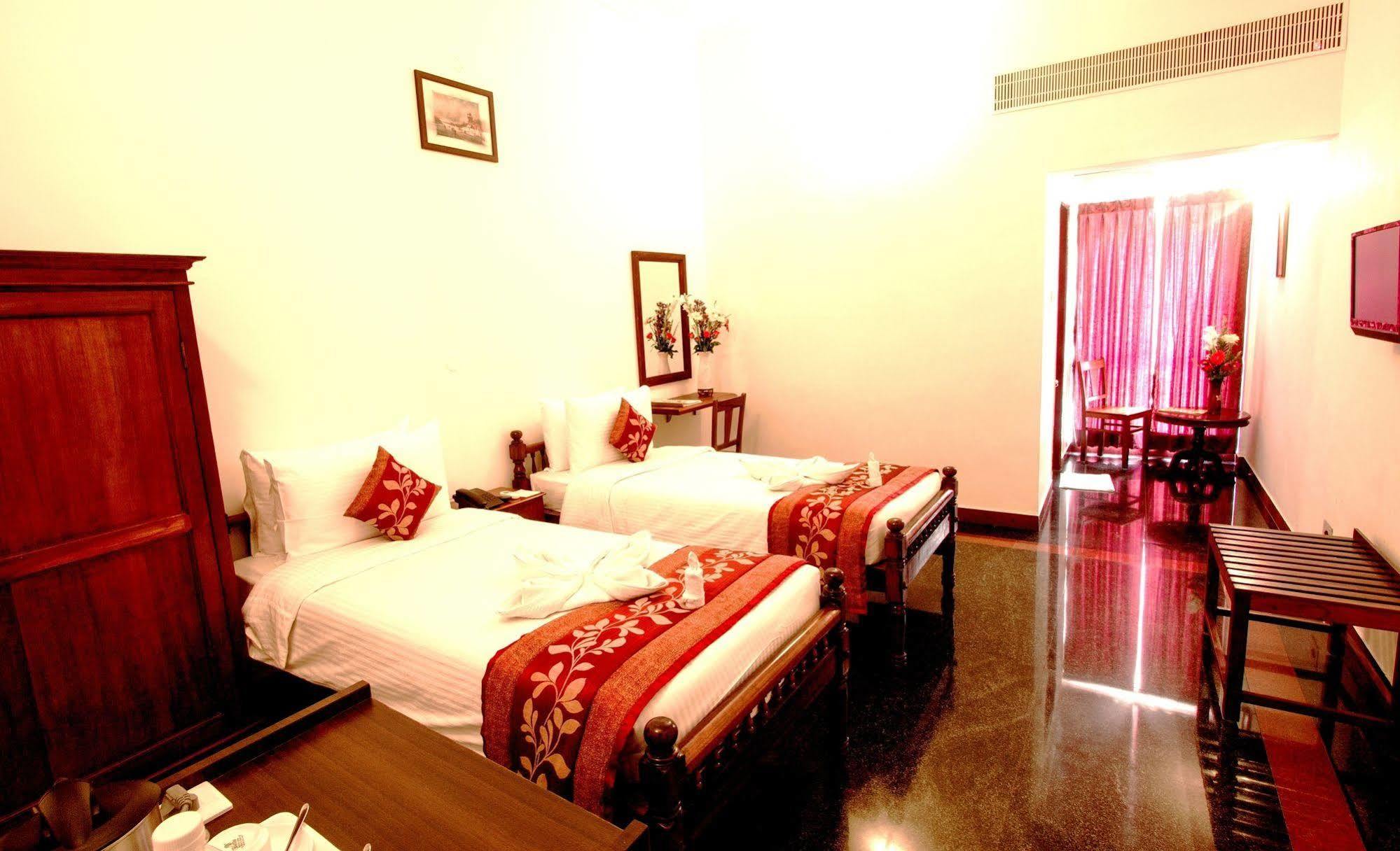 Hotel Bonsejour Pondicherry Exterior photo