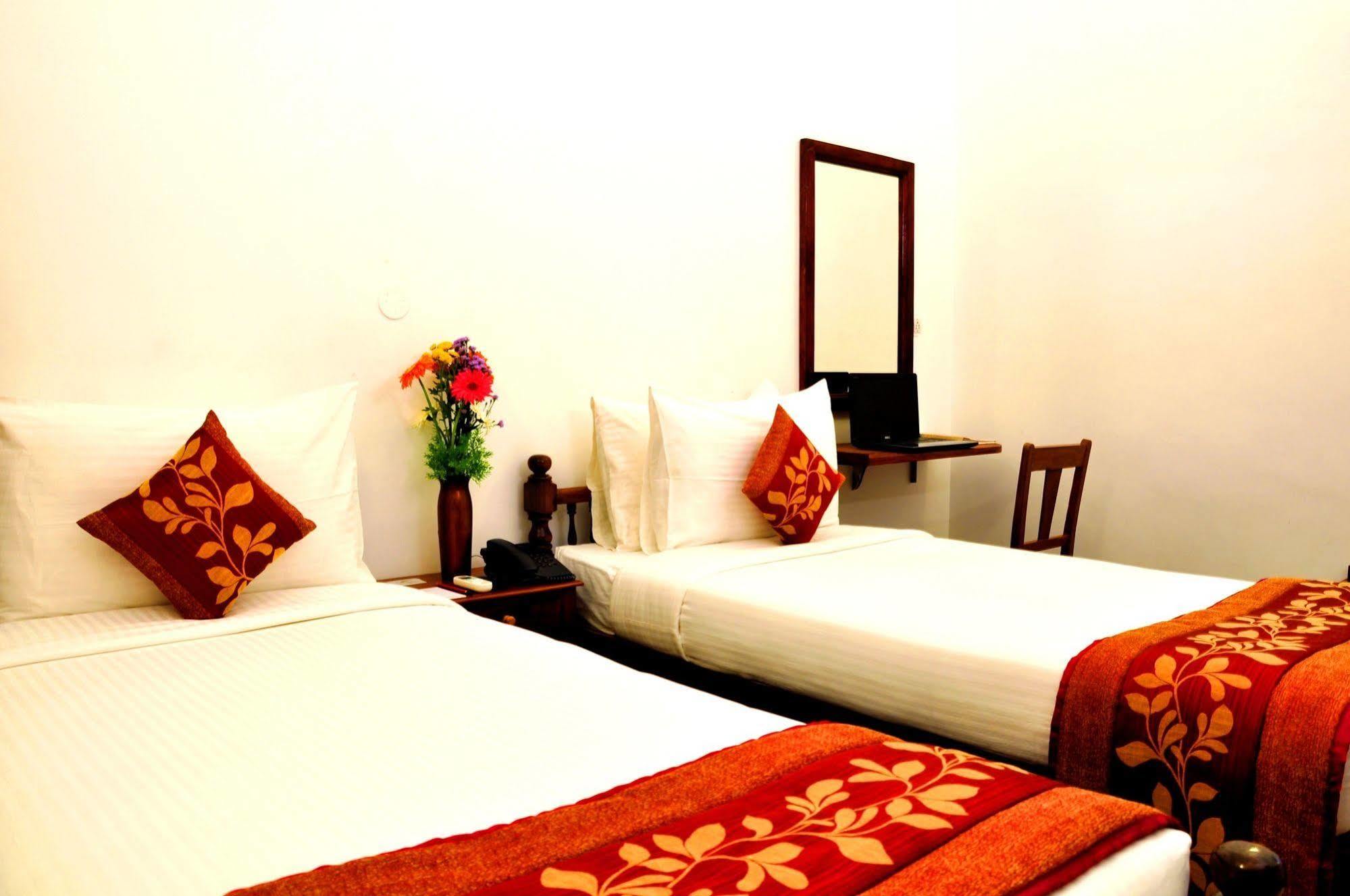 Hotel Bonsejour Pondicherry Exterior photo