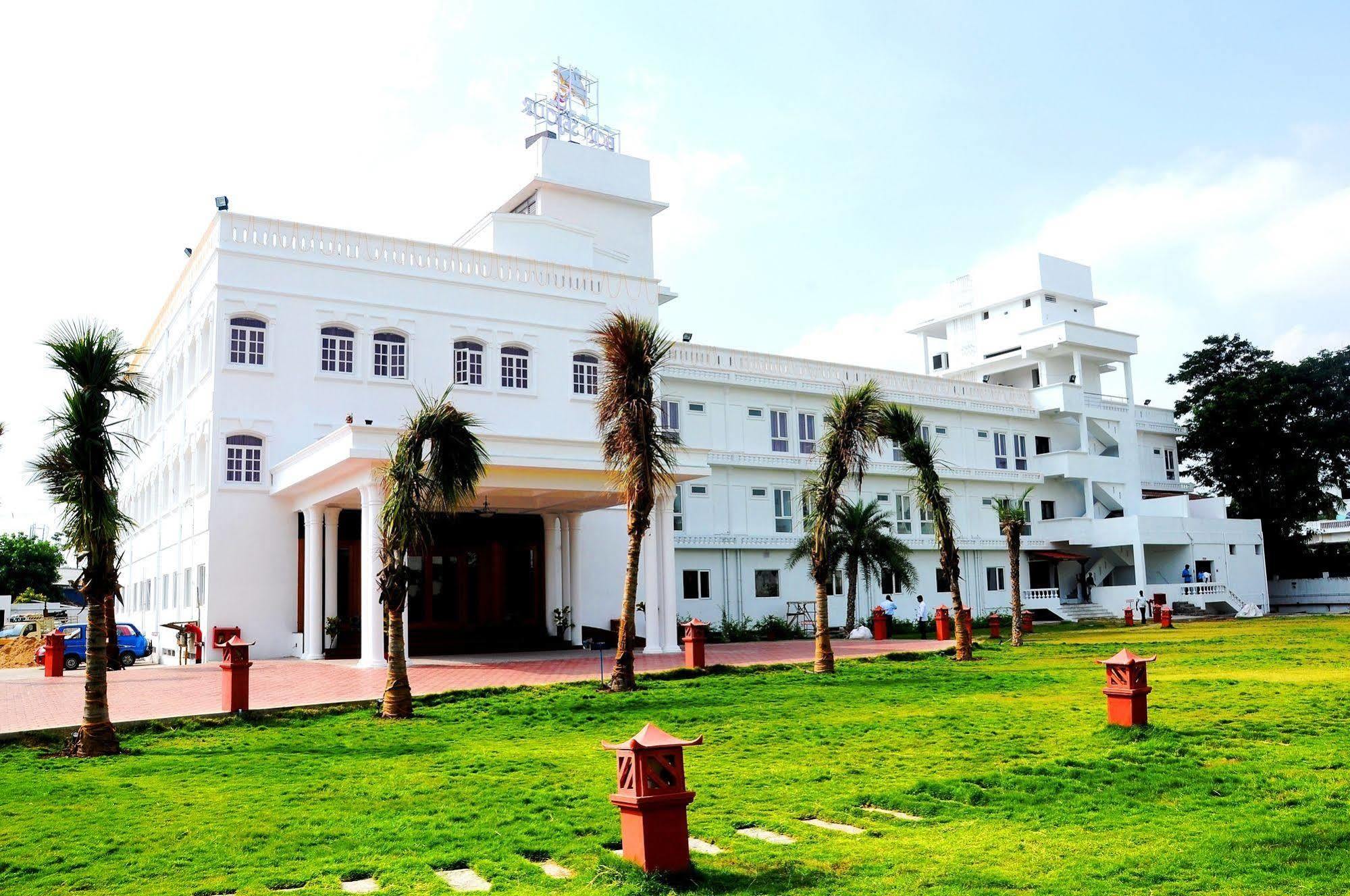 Hotel Bonsejour Pondicherry Exterior photo